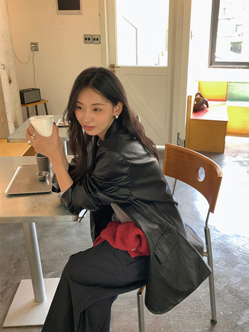 PU kožna jakna, korejski stil, širokog kroja, rever, zatvaranje na dva gumba