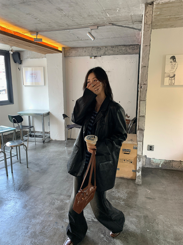 PU kožna jakna, korejski stil, širokog kroja, rever, zatvaranje na dva gumba