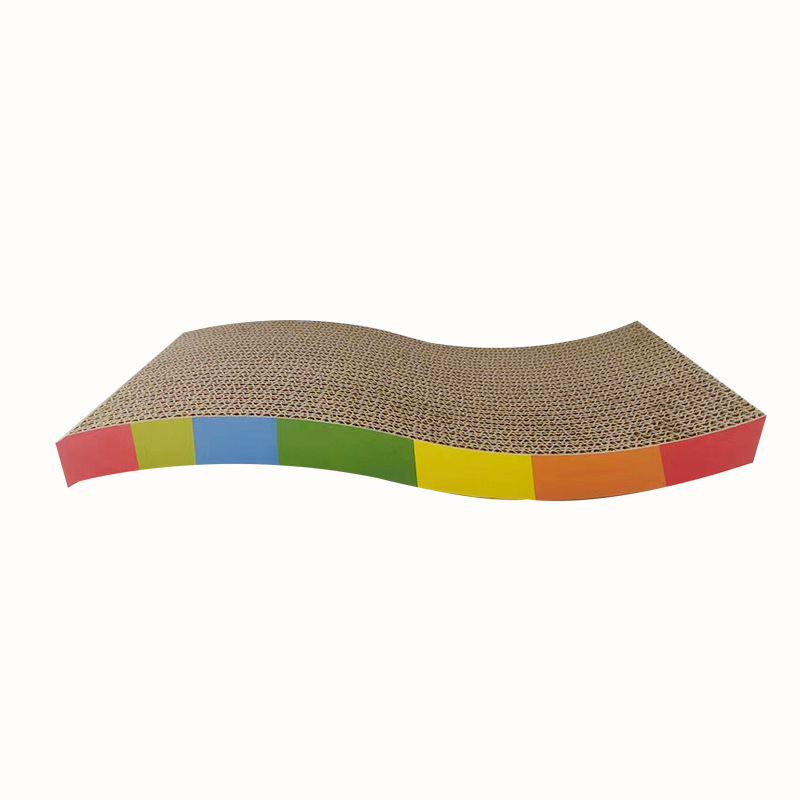 Mačja grebalica od valovitog papira, minimalistički stil, otporna na habanje