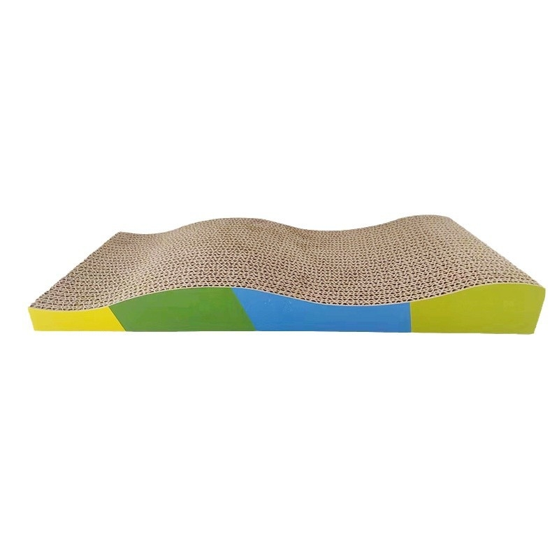 Mačja grebalica od valovitog papira, minimalistički stil, otporna na habanje