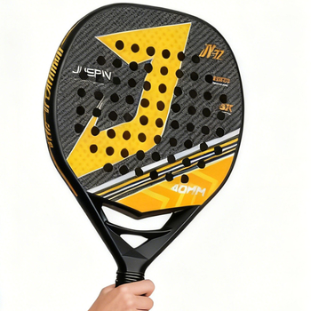 Padel-teniski reket s karbonskim vlaknima, masa 95–100 g, horizontalni način udara, pogodna za badminton i tenis