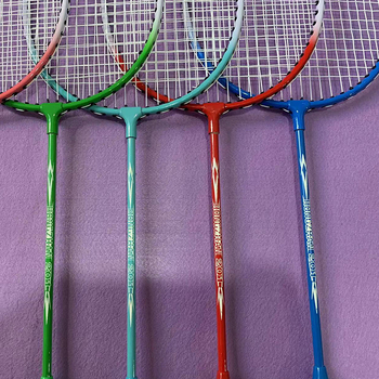 Hongzhan set dvije badminton reketa s okvirom od ferrolegure, vlaknaste žice, za juniore amatere