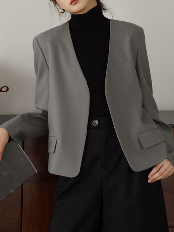 Sacou dama fără guler, stil britanic, croială lejeră, mâneci lungi, lungime 50-65 cm