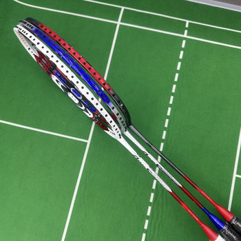 Raketa za badminton Stpsen/st. posen - okvir od karbonskih vlakana, težina 80-84 g, debljina ručke G5, direktni udar