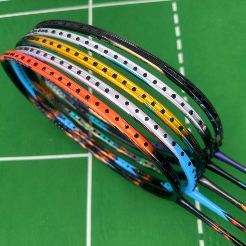 Raketa za badminton Stpsen/St. Posen, karbonsko vlakno okvir, težina 80–84 g, držak G5, direktan udarac
