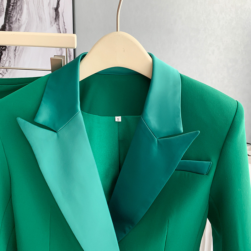 Ženski set sakoa: slim-fit, srednja duljina, V-izrez, prednja ploča s dva gumba, poliester