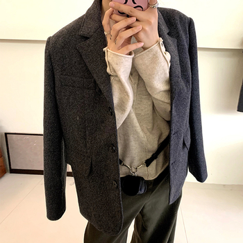 Sacou dama din lână, croială lejeră, închidere cu nasturi, guler de tip sacou, mâneci lungi, 95% lână, iarnă 2025