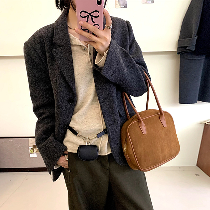 Sacou dama din lână, croială lejeră, închidere cu nasturi, guler de tip sacou, mâneci lungi, 95% lână, iarnă 2025