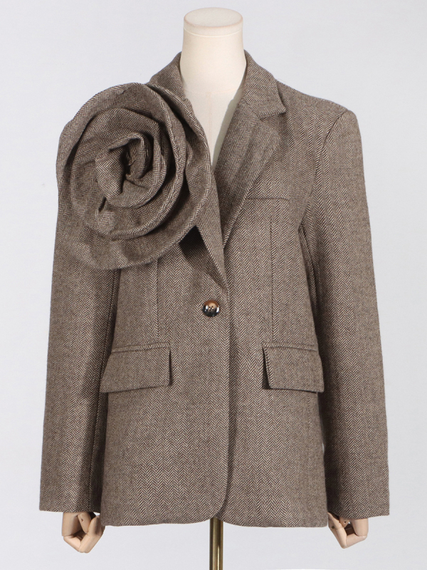 Blazer damă, croială lejeră, decolteu în V, nasturi la un singur rând, amestec poliester-bumbac, toamnă 2025.