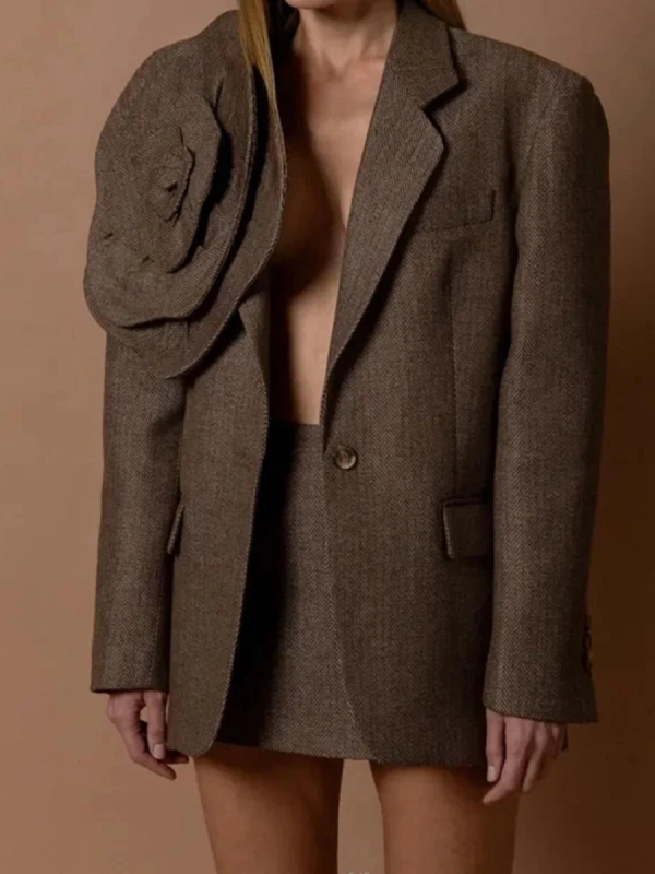 Blazer damă, croială lejeră, decolteu în V, nasturi la un singur rând, amestec poliester-bumbac, toamnă 2025.