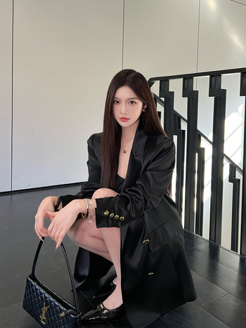 Sacou damă pentru costum, croială lejeră, țesătură acetat, nasturi în două rânduri, mâneci lungi