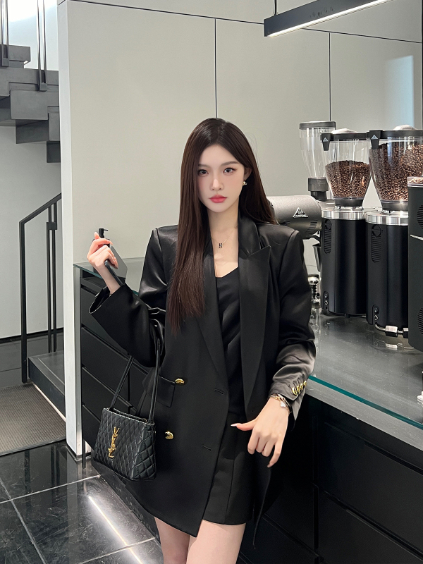 Sacou damă pentru costum, croială lejeră, țesătură acetat, nasturi în două rânduri, mâneci lungi