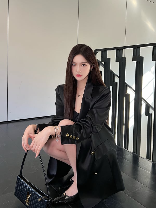 Sacou damă pentru costum, croială lejeră, țesătură acetat, nasturi în două rânduri, mâneci lungi