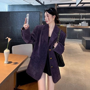 Sacou damă din corduroy, croială lejeră, închidere cu nasturi simpli, guler sacou, mâneci lungi, toamnă–iarna 2025