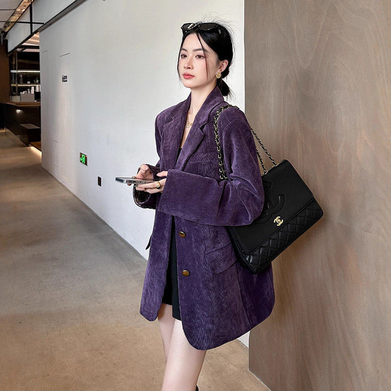 Sacou damă din corduroy, croială lejeră, închidere cu nasturi simpli, guler sacou, mâneci lungi, toamnă–iarna 2025