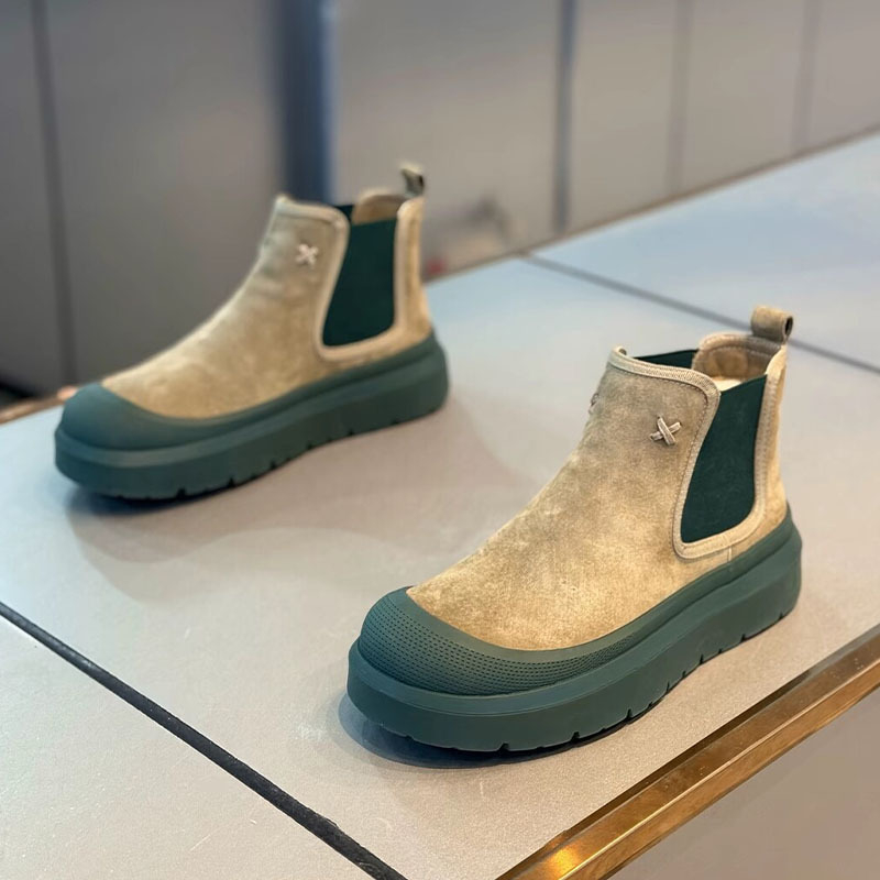 Férfi magas szárú Chelsea csizmák, mű PU felsőrész, műanyag talp, kerek orrú, egyszínű, ősz 2025-ös debütálás