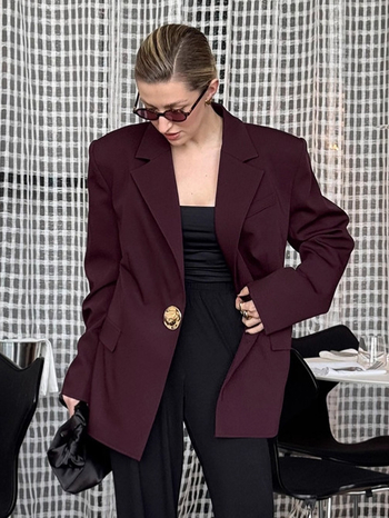 Sacou feminin lejer cu guler de sacou, mâneci lungi, lungime medie, nasturi pe un singur rând