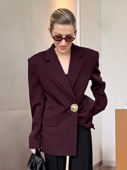 Sacou feminin lejer cu guler de sacou, mâneci lungi, lungime medie, nasturi pe un singur rând