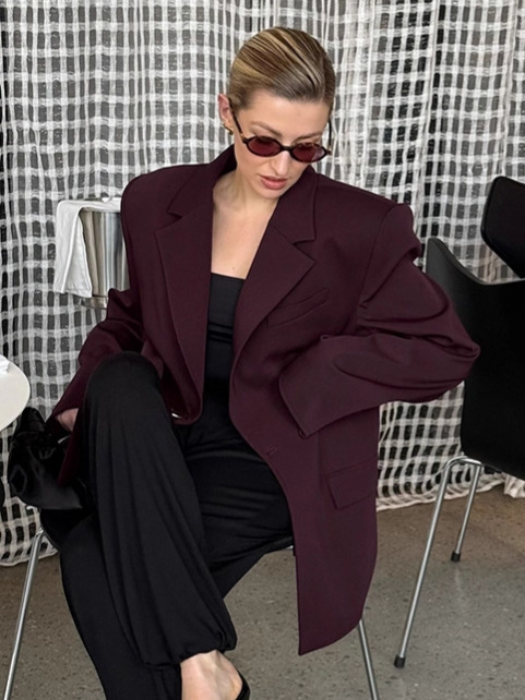 Sacou feminin lejer cu guler de sacou, mâneci lungi, lungime medie, nasturi pe un singur rând