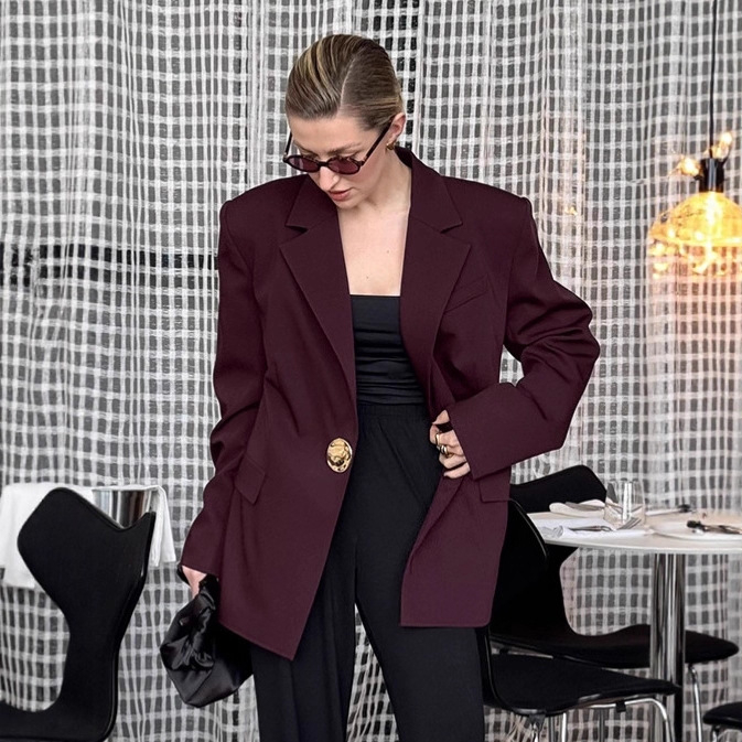 Sacou feminin lejer cu guler de sacou, mâneci lungi, lungime medie, nasturi pe un singur rând