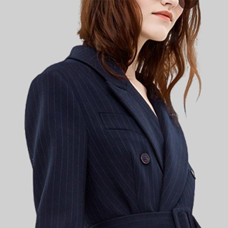 Sacou feminin slim-fit, în dungă, cu nasturi dubli, lungime medie, decolteu în V, poliester texturat