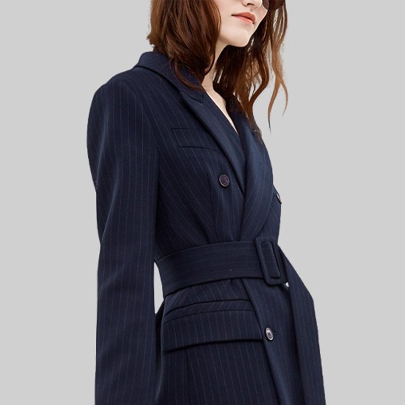 Sacou feminin slim-fit, în dungă, cu nasturi dubli, lungime medie, decolteu în V, poliester texturat