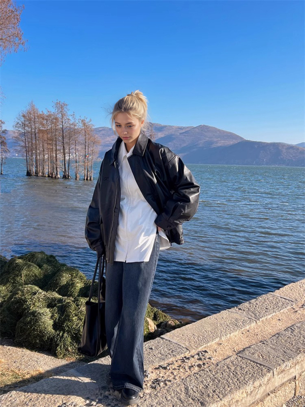 Yichenmei PU bőrhatású rövid kabát női, kapucnival, brit stílusú.