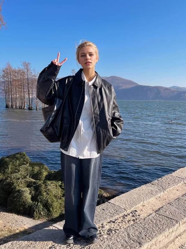 Yichenmei PU bőrhatású rövid kabát női, kapucnival, brit stílusú.