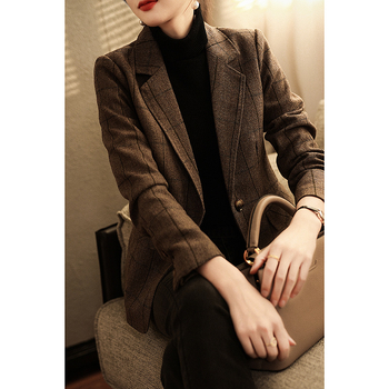 Ženski uski sako-blazer, strukiran kroj, srednja duljina, ovratnik sako, dugi rukavi, jedno kopčanje na gumb, poliester-vuna smjesa, retro stil