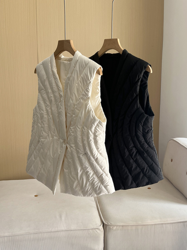 Ženski down vest s V izrezom, uski kroj, jedno dugme, tanko poliester tkanina, gusje perje 86–90%