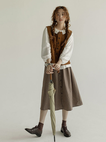 Ženski corduroy vest, gumbasti stil, okrugli ovratnik, duljina 50–65 cm, jesen 2025