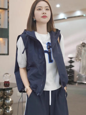 Ženska kratka vest jakna s kapuljačom i šniranjem, poliester, elegantan gradski stil, normalna duljina