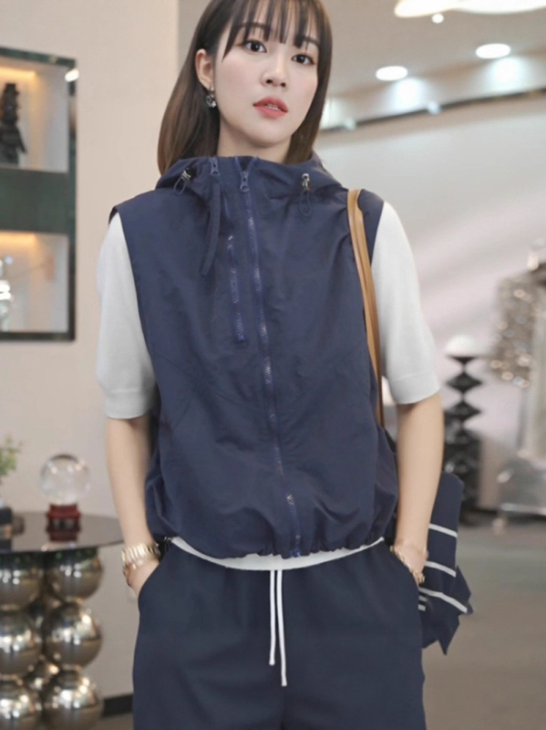 Ženska kratka vest jakna s kapuljačom i šniranjem, poliester, elegantan gradski stil, normalna duljina