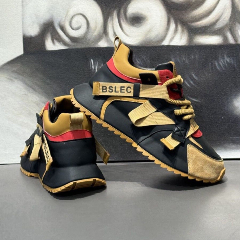 Cipele s debelim potplatom, gornji dio od super vlakna, potplat od gume, vezanje šnure, okrugli vrh, niska peta 1–3 cm