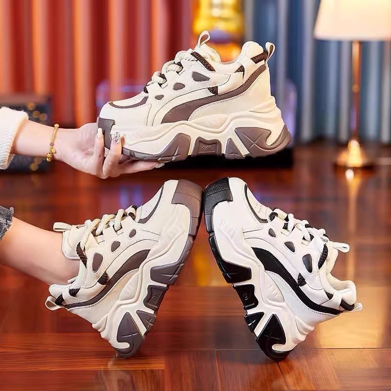 Дамски височинно увеличаващи кецове, chunky стил, горна част от изкуствен флис, връзки, нисък ток (0–1 см), рокинг подметка, едноцветен дизайн