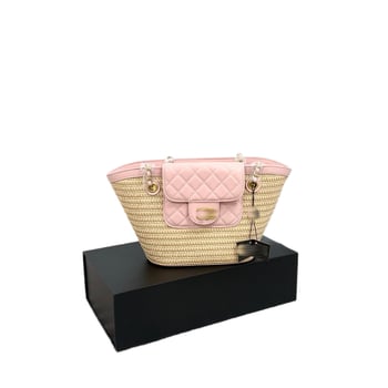 Raffia szalma vödörtáska, városi minimalistikus stílus, mágneses zárás, belső cipzáras zseb, poliészter bélés