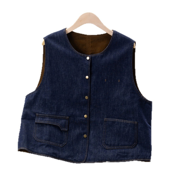 Ženski vest od pamuka i poliestera, okrugli ovratnik, kopčanje na jedan red, duljina 50–65 cm, elegantan gradski stil