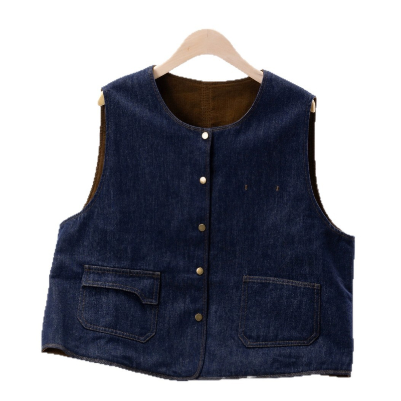 Ženski vest od pamuka i poliestera, okrugli ovratnik, kopčanje na jedan red, duljina 50–65 cm, elegantan gradski stil