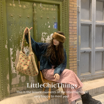 Uniszex gyapjú keresztbody táska, függőleges négyszögletes alak, mágneses zár, cipzáros zseb, pamut bélés