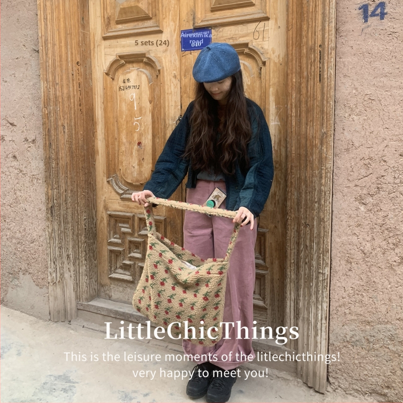 Uniszex gyapjú keresztbody táska, függőleges négyszögletes alak, mágneses zár, cipzáros zseb, pamut bélés