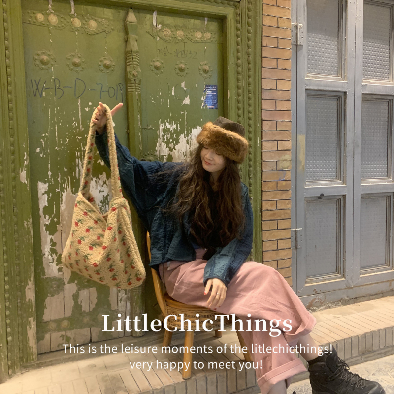 Uniszex gyapjú keresztbody táska, függőleges négyszögletes alak, mágneses zár, cipzáros zseb, pamut bélés