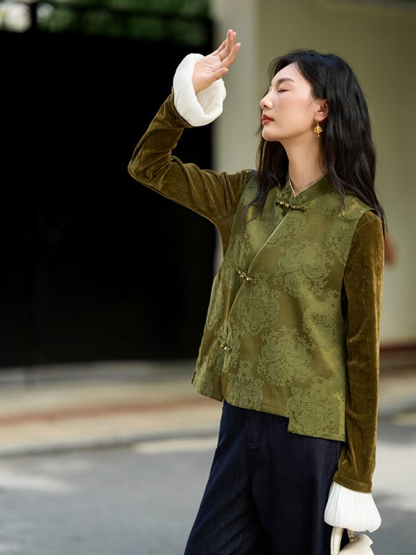 Ženski bezrukavni prsluk u kineskom stilu s žakardnim cvjetnim uzorkom i uspravnim ovratnikom, materijal od pamuk-mešavine, tri gumba.