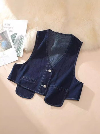 Ženski džin vest, V-izrez, slim fit, kratka duljina, casual japansko-korejski stil, denim s 70-80% pamuka i poliestera
