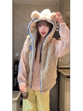 Ženska quiltana vest s kapuljačom i ušima medvjeda, zatvarač, V-izrez, vuneno punjenje, vanjski materijal rayon, A-linijski kroj