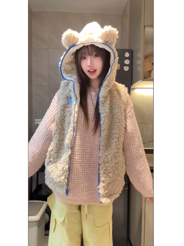 Ženska quiltana vest s kapuljačom i ušima medvjeda, zatvarač, V-izrez, vuneno punjenje, vanjski materijal rayon, A-linijski kroj