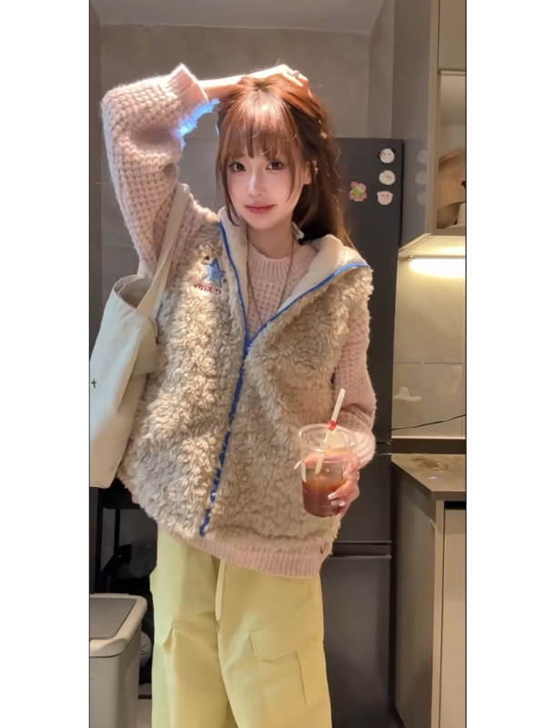 Ženska quiltana vest s kapuljačom i ušima medvjeda, zatvarač, V-izrez, vuneno punjenje, vanjski materijal rayon, A-linijski kroj