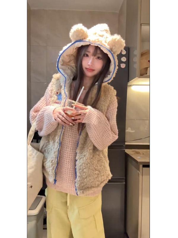 Ženska quiltana vest s kapuljačom i ušima medvjeda, zatvarač, V-izrez, vuneno punjenje, vanjski materijal rayon, A-linijski kroj