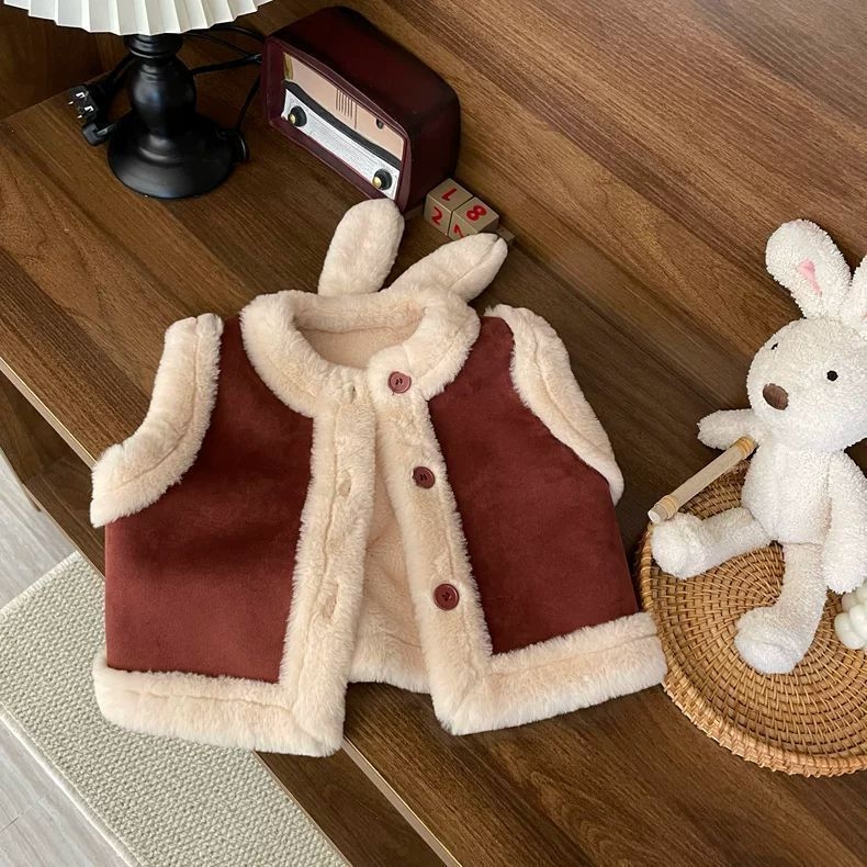 Vesta za djevojčice od chenille s vunenim punjenjem, polo ovratnik, zatvara se jednim gumbom, kratka duljina