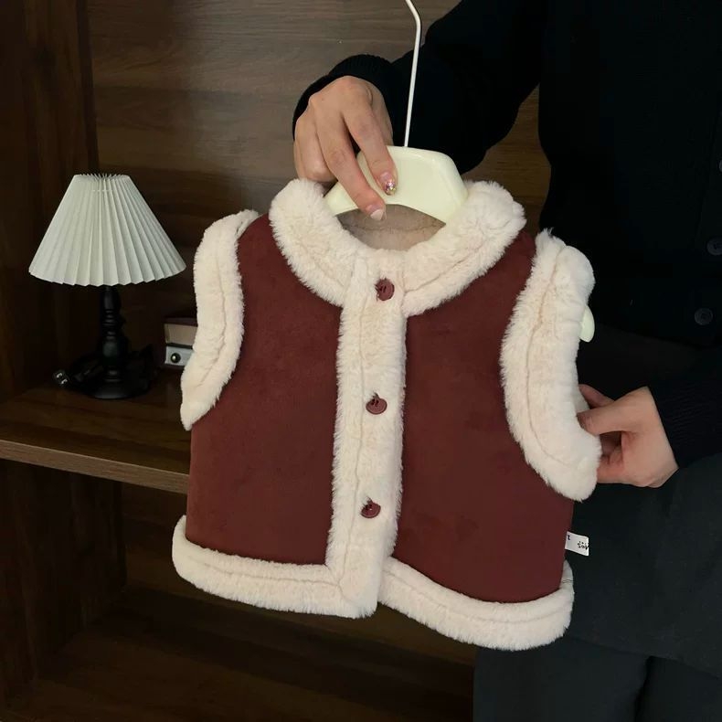 Vesta za djevojčice od chenille s vunenim punjenjem, polo ovratnik, zatvara se jednim gumbom, kratka duljina