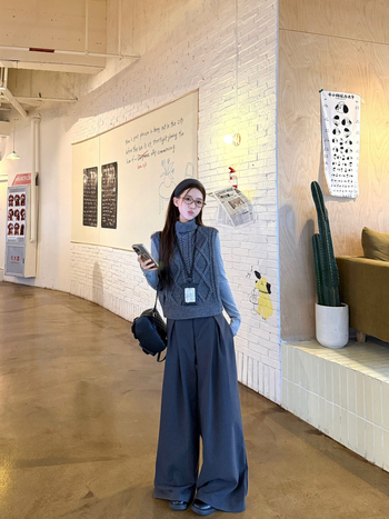 Ženska pletena bez rukava vest s poluotvorenim ovratnikom, standardna duljina, japansko-korejski casual stil (tvar: smjesa kemijskih vlakana; bez punila; zima 2025)